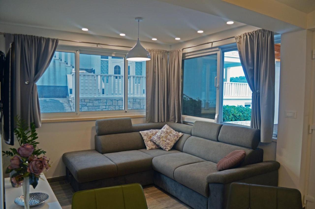 Apartments Rina - Kneze Račišće エクステリア 写真